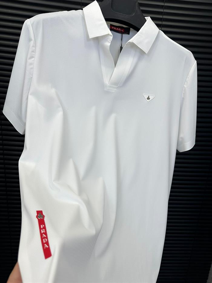 Kabartma Logolu Yazılı Yakalı T-Shirt