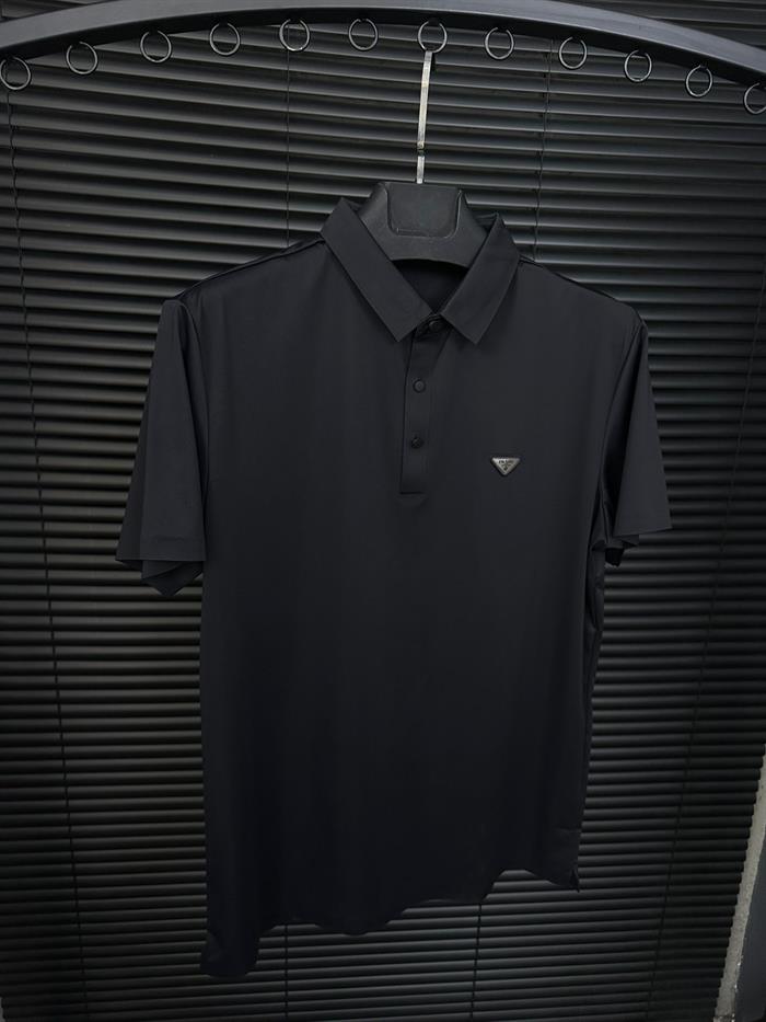 Polyamid Kumaş Kabartma Logolu Yakalı T-Shirt