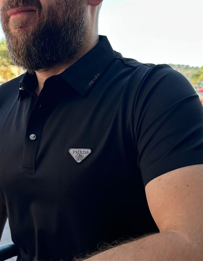 Yaka Detaylı Marka Logolu Yakalı T-Shirt