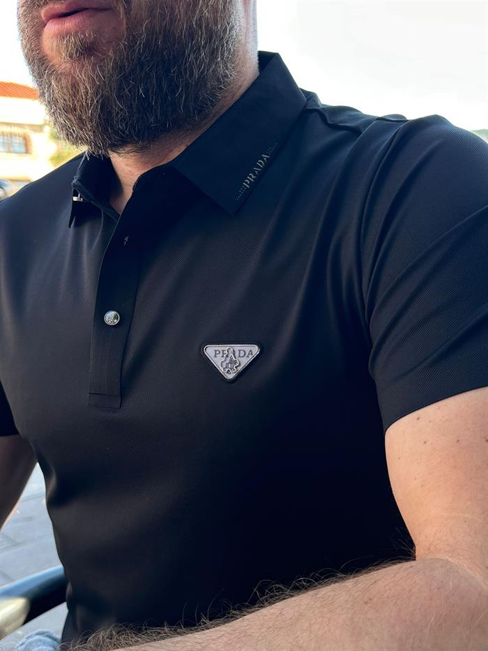 Yaka Detaylı Marka Logolu Yakalı T-Shirt