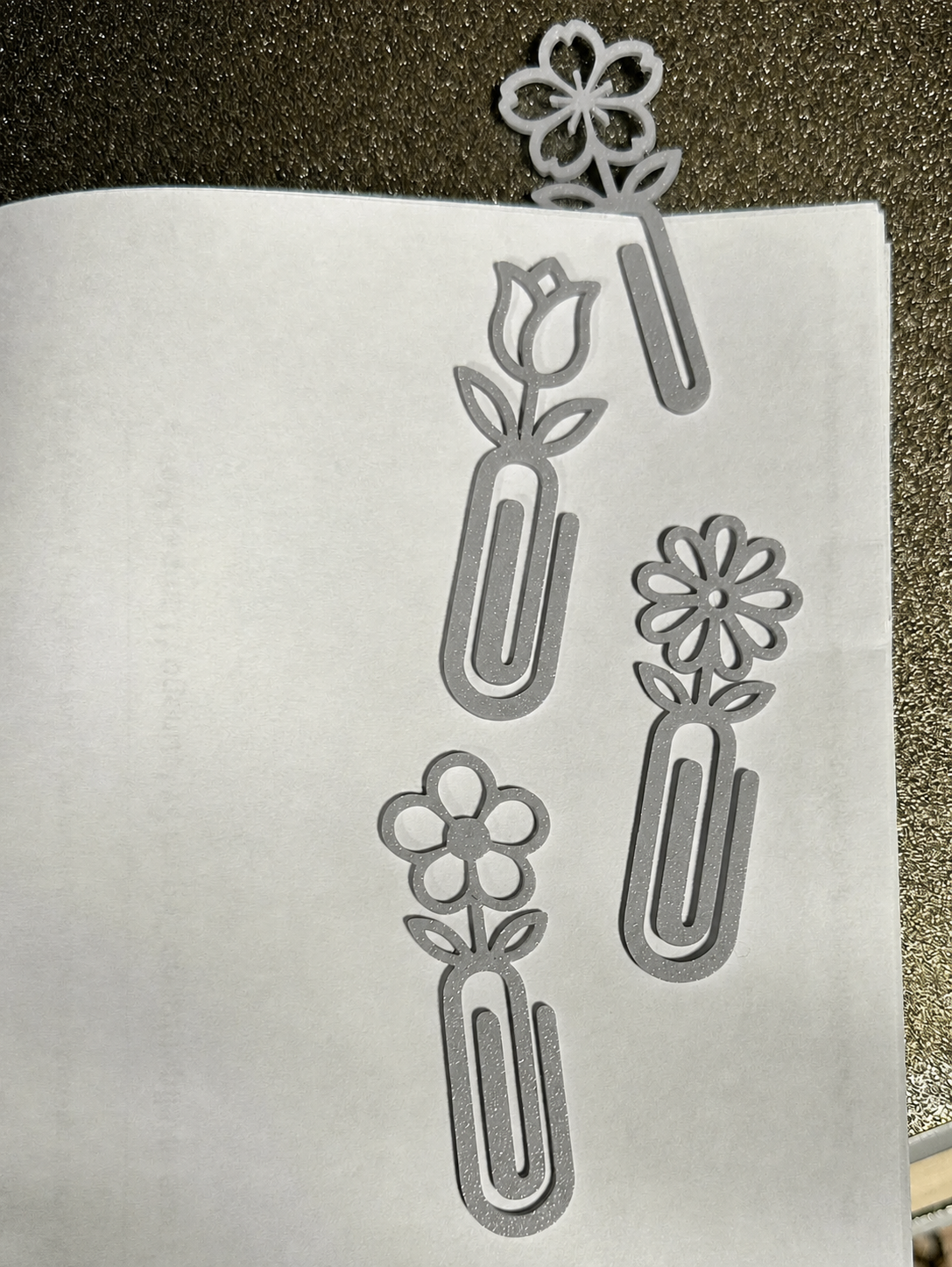 3D Baskı Çiçek Figürlü Ataç ve Kitap Ayracı - 8li Set - Gri