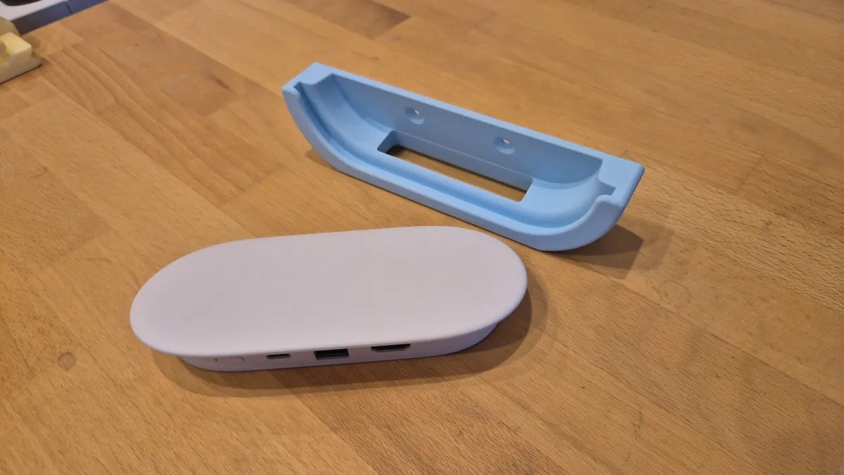 3D Baskı Duvar Montajlı Yatay Medya Oynatıcı Tutucu Kablo Çıkışlı Duvar Askısı Oval Cihaz Standı - Mavi