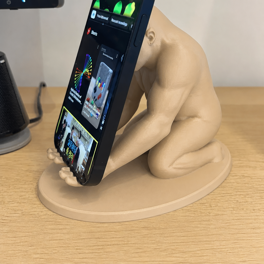 3D Baskı Goril Telefon Tutucu - Kaslı Goril Masaüstü Telefon Standı-Bej
