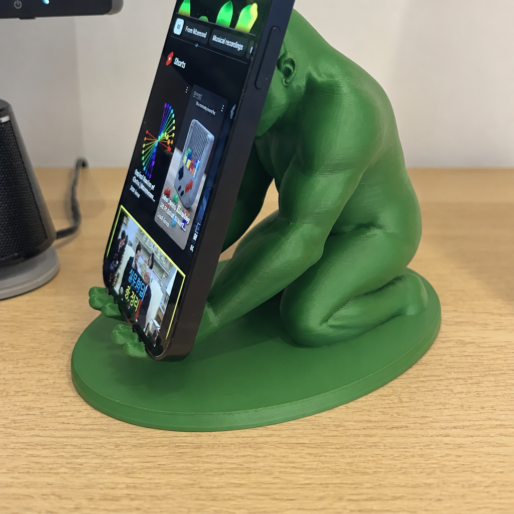 3D Baskı Goril Telefon Tutucu - Kaslı Goril Masaüstü Telefon Standı-Yeşil