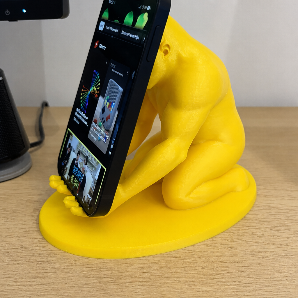 3D Baskı Goril Telefon Tutucu - Kaslı Goril Masaüstü Telefon Standı-Sarı