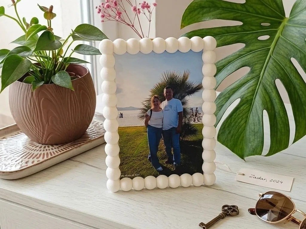 3D Baskı İnci Baloncuk Fotoğraf Çerçevesi Boncuk Kenarlı Modern Fotoğraf Çerçevesi Masaüstü Beyaz