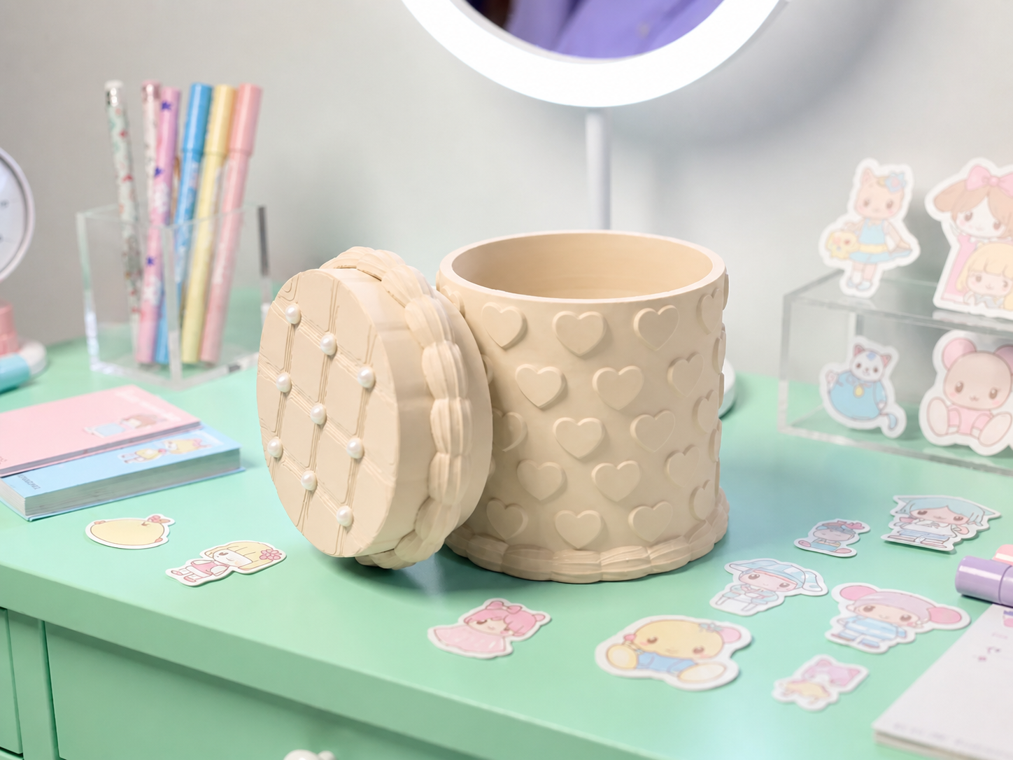 3D Baskı Kabartma Kalp Desenli Kapaklı Kalemlik - Masaüstü Organizer - Bej