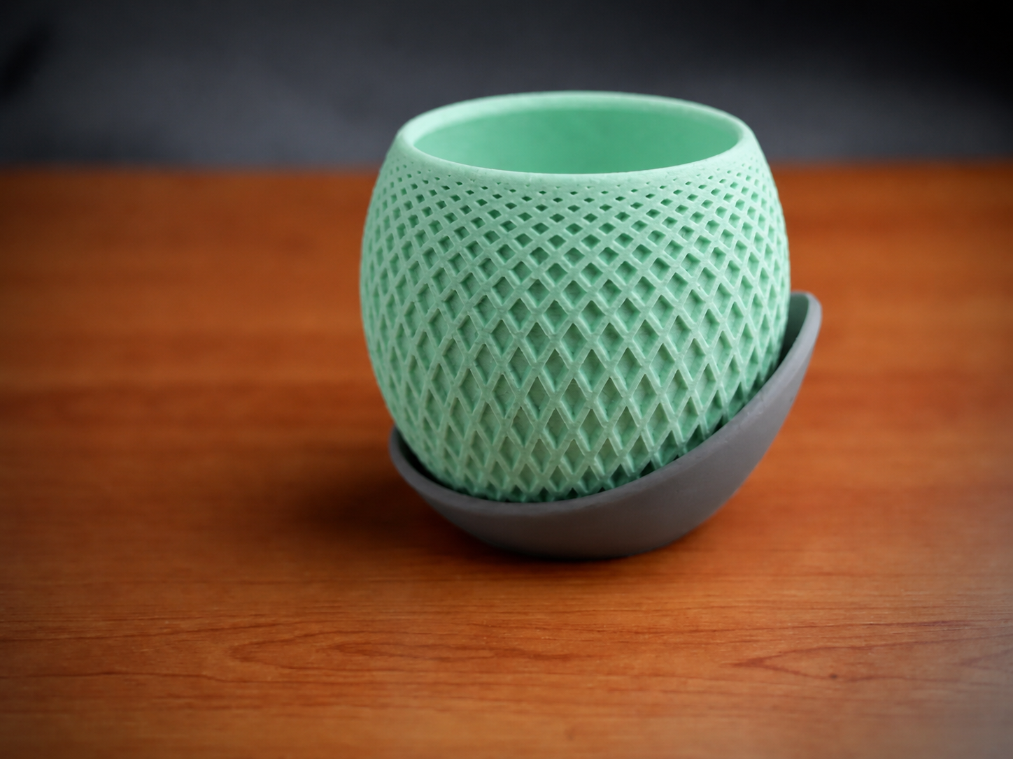 3D Baskı Küre Saksı - Kafes Dokulu İki Parçalı Dekoratif Saksı - Mint-Gri