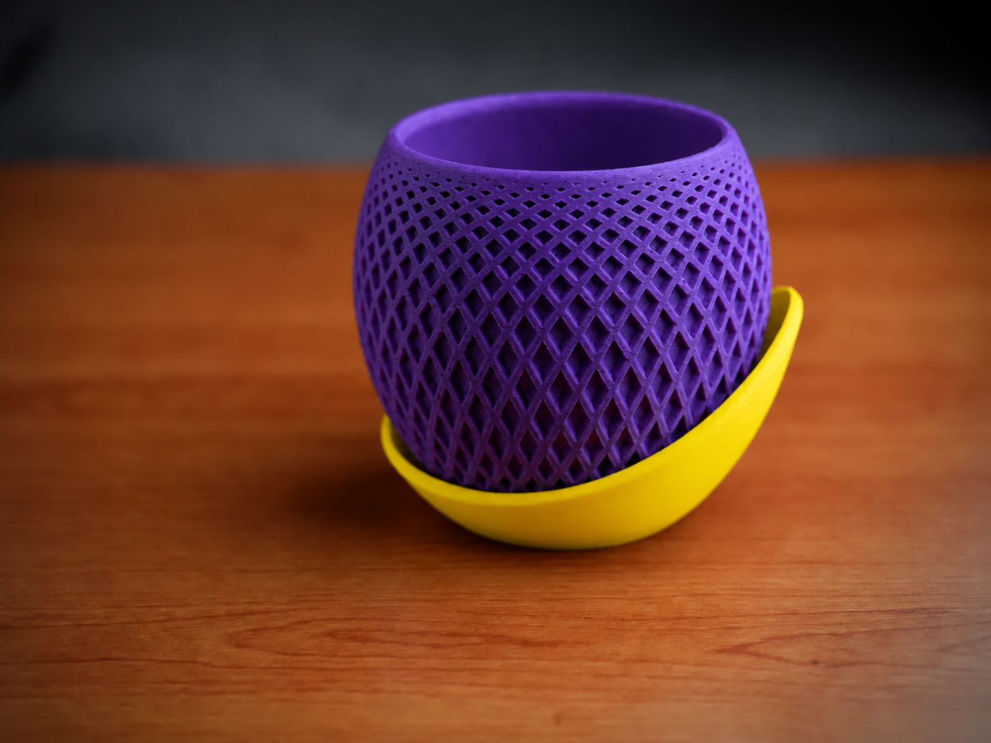3D Baskı Küre Saksı - Kafes Dokulu İki Parçalı Dekoratif Saksı - Mor-Sarı