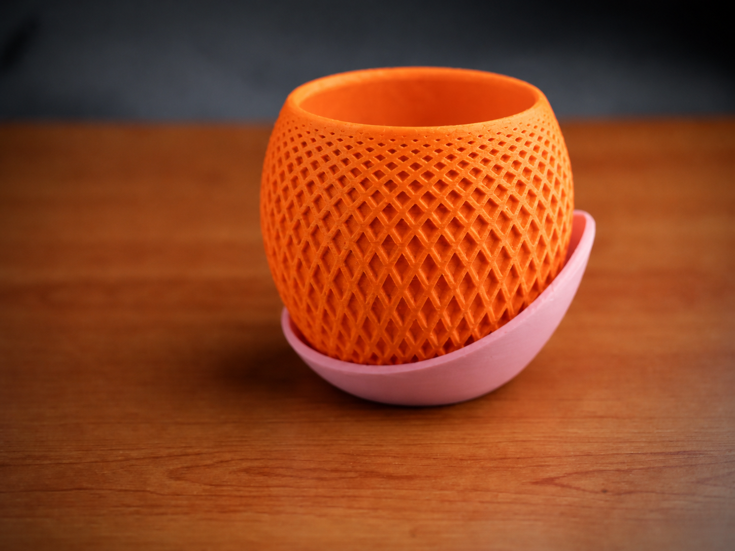 3D Baskı Küre Saksı - Kafes Dokulu İki Parçalı Dekoratif Saksı - Turuncu-Pembe