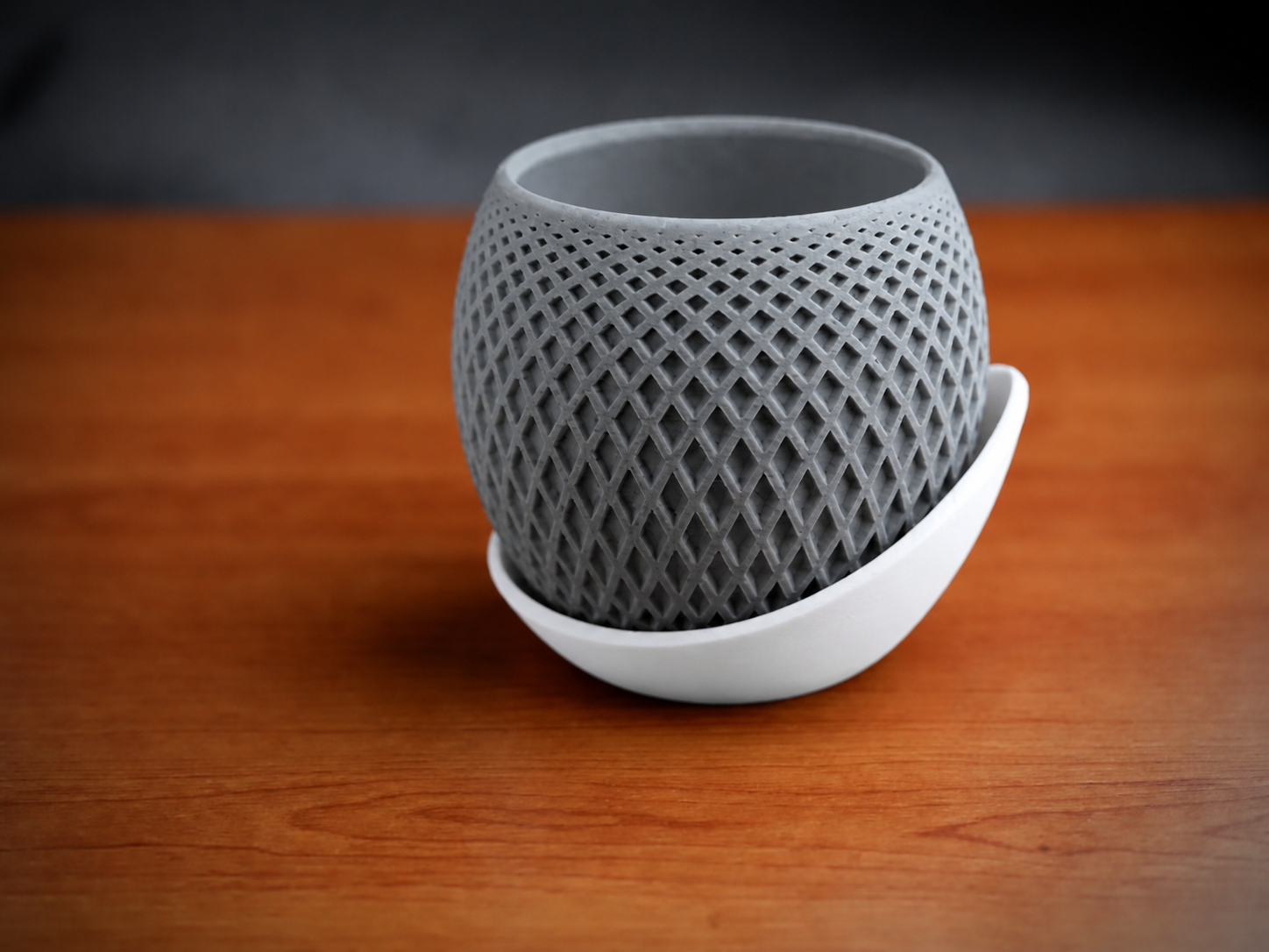 3D Baskı Küre Saksı - Kafes Dokulu İki Parçalı Dekoratif Saksı - Gri-Beyaz