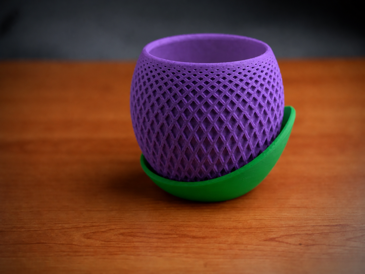 3D Baskı Küre Saksı - Kafes Dokulu İki Parçalı Dekoratif Saksı - Mor-Yeşil