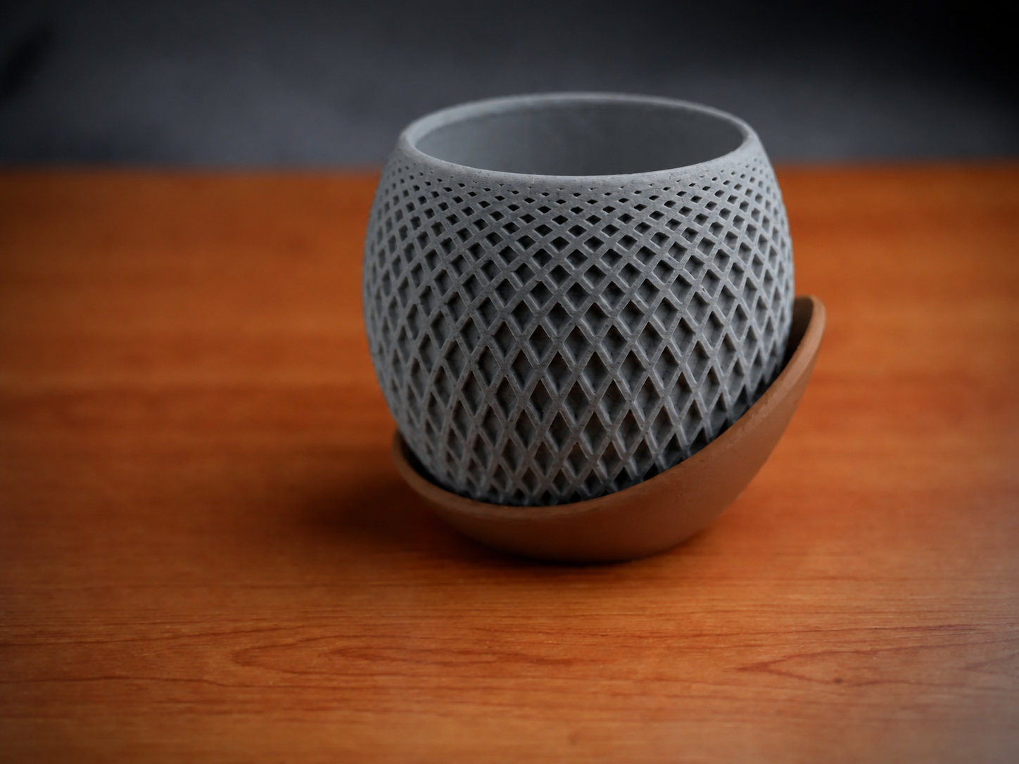 3D Baskı Küre Saksı - Kafes Dokulu İki Parçalı Dekoratif Saksı - Gri-Kahverengi