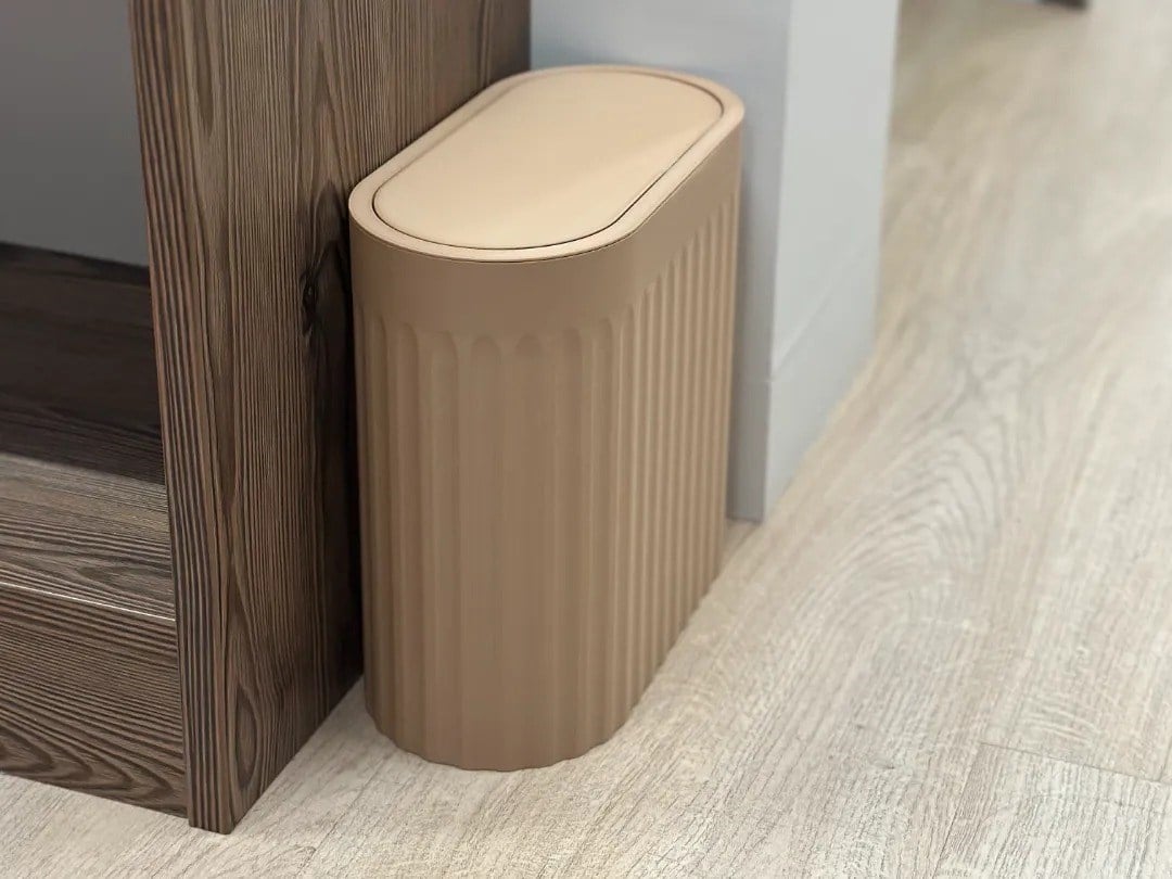 3D Baskı Yivli Oval Çöp Kutusu Sallanır Kapaklı Banyo Tuvalet Mutfak Ofis Kovası 24x12x23 cm Bej