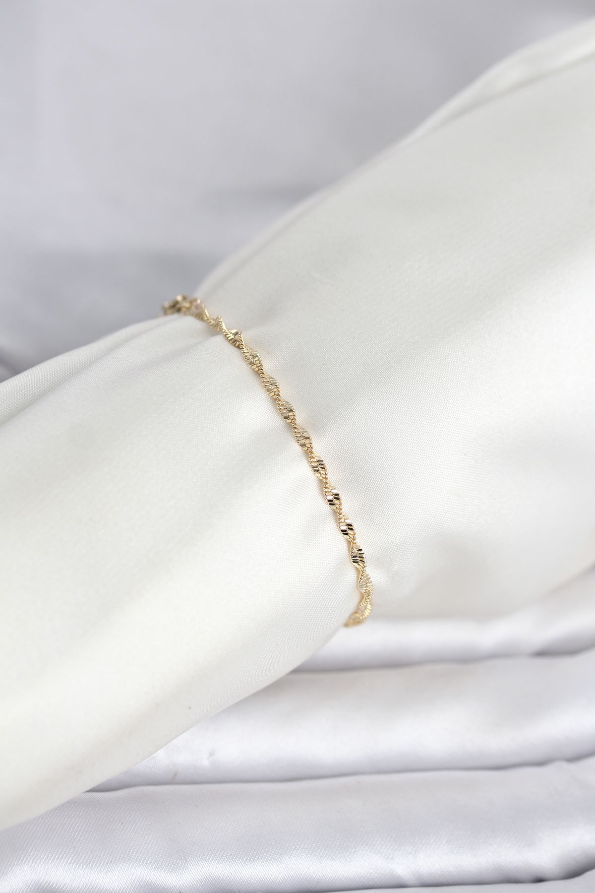 CM 14K Gold Renk Yassı Ezme Burgu Model Kadın Bileklik