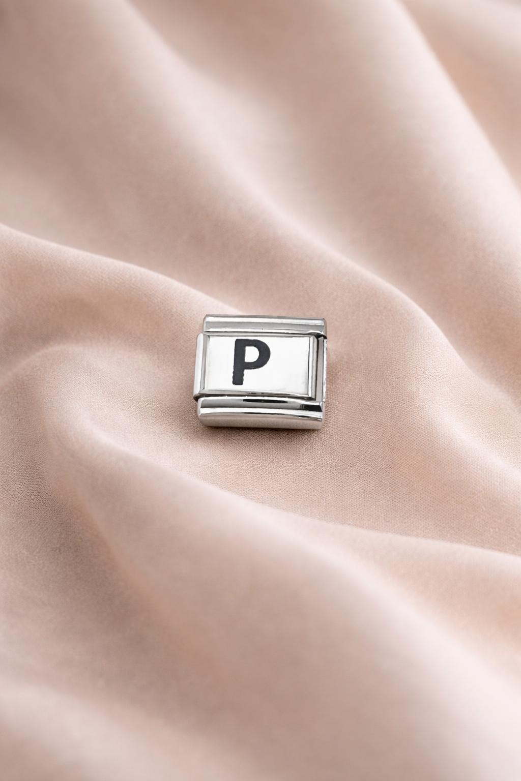 “P” Harf Charm – Çelik Bileklik Modülü, Kişiye Özel Harf Aksesuarı