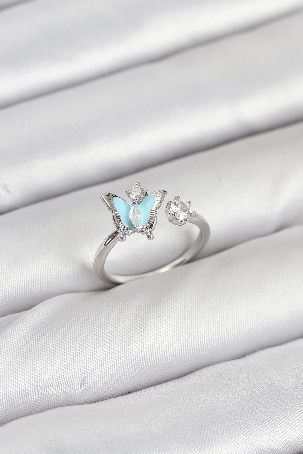 Pirinç Gümüş Renk Kelebek Model Kadın Yüzük