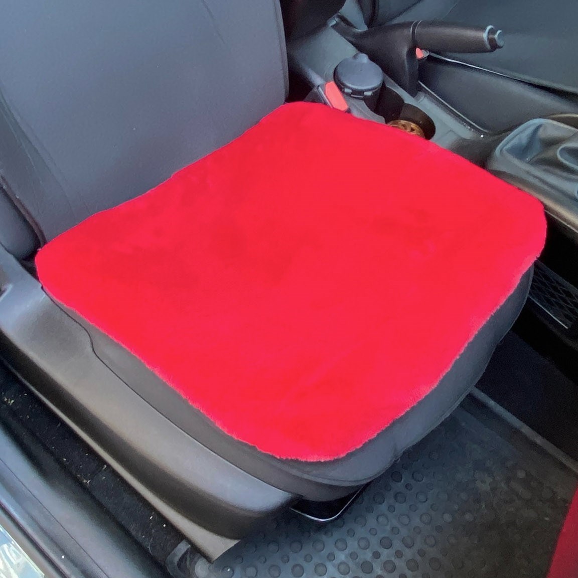 Yumuşak Tüylü Peluş Serme Oto Koltuk Koruyucu Minder Ön Tekli Kırmızı
