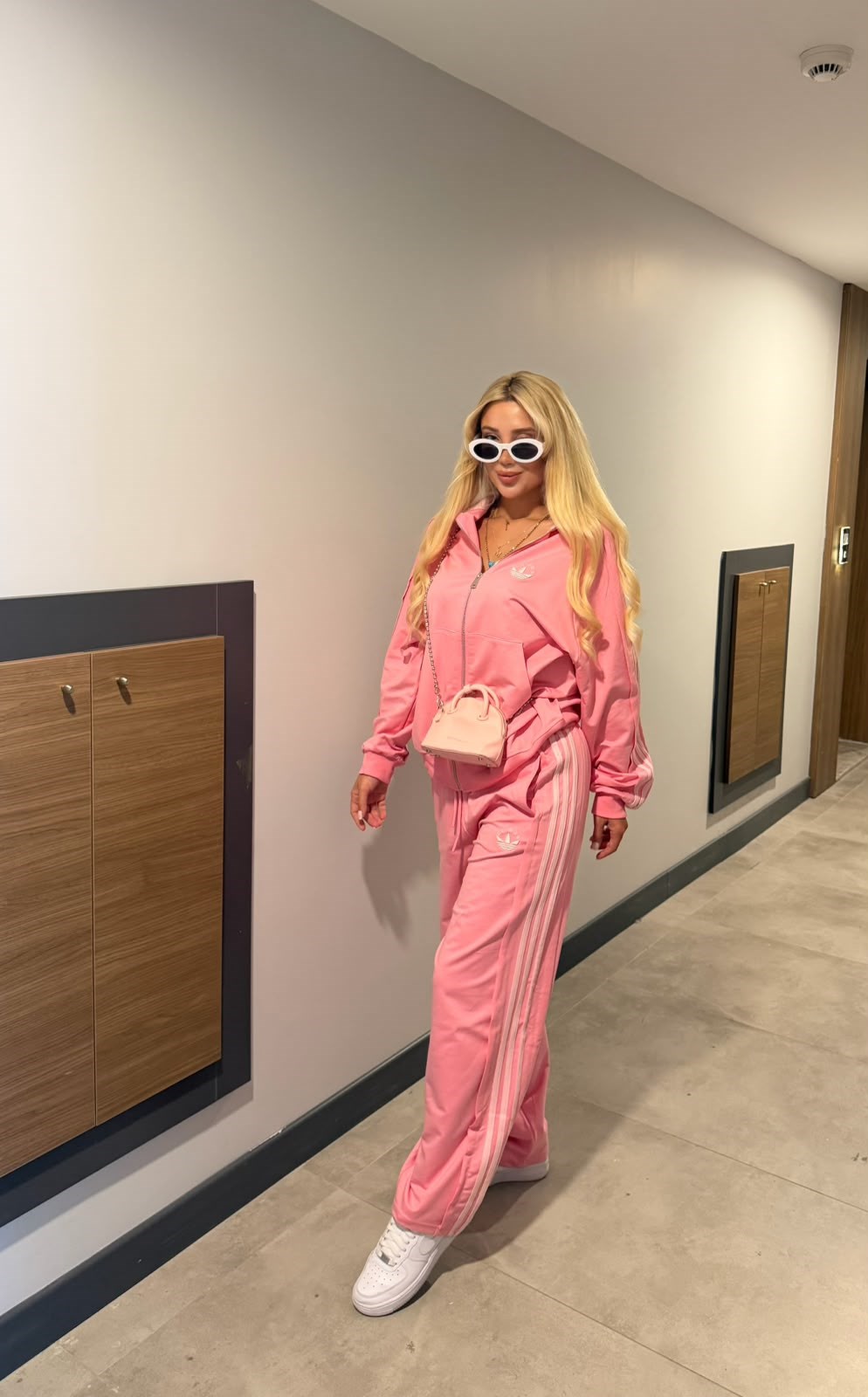 AURA TAKIM PEMBE