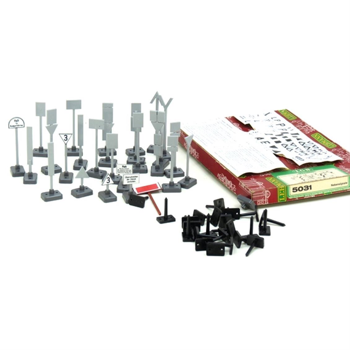 50310 1/22,5 AVRUPA DEMİRYOLU İŞARET LEVHALARI