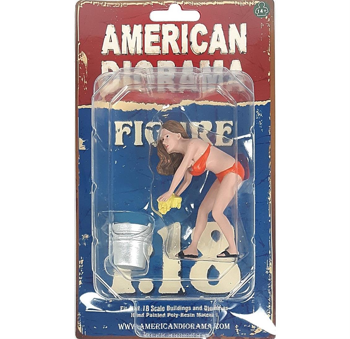 American Diorama AD76264 1/18 Araba Yıkayan Bikinili Kız (Cindy) Sergilemeye Hazır Plastik Figürü with water bucket