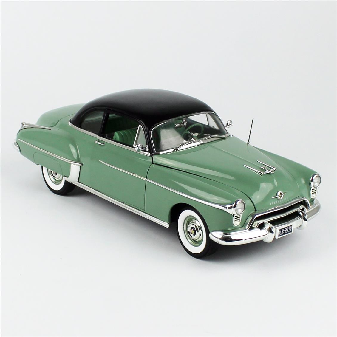 AutoWorld AMM1280 1/18 Ölçek, 1950 Oldsmobile Rocket 88, Yeşil ve Siyah tavan, Sergilemeye Hazır Metal Araba Modeli