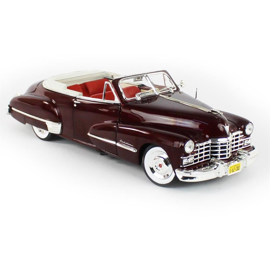 AutoWorld AW273 1/18 1947 Cadillac Series 62 Cabriolet, Burgundy, Sergilemeye Hazır Metal Araba Modeli