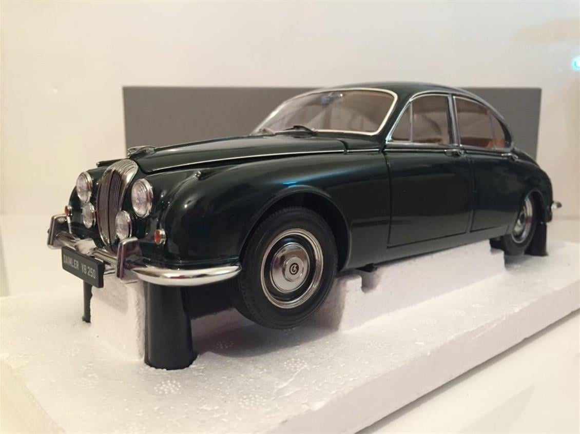 Daimler 250 V8 1967 British Racing GreenParagon 98314L 1/18 1967 Daimler 250 V8 British Racing Green Sergilemeye Hazır Metal Ar
