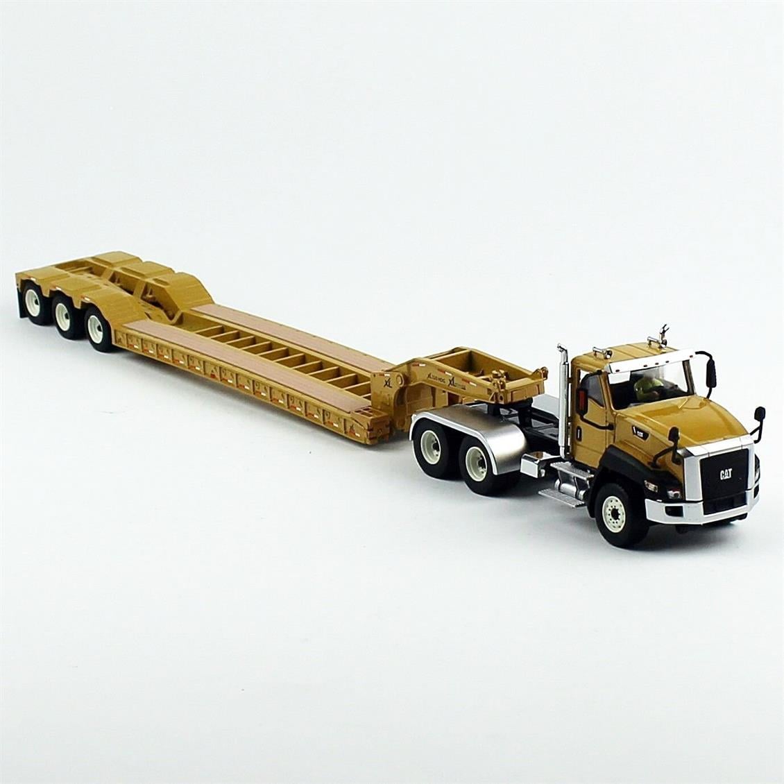 Diecast Masters 85503 1/50 Ölçek, Cat CT660 Kabinli Çekici ve XL120 HDG Düşük Dorse, Sergilemeye Hazır Metal İş Makinası Modeli