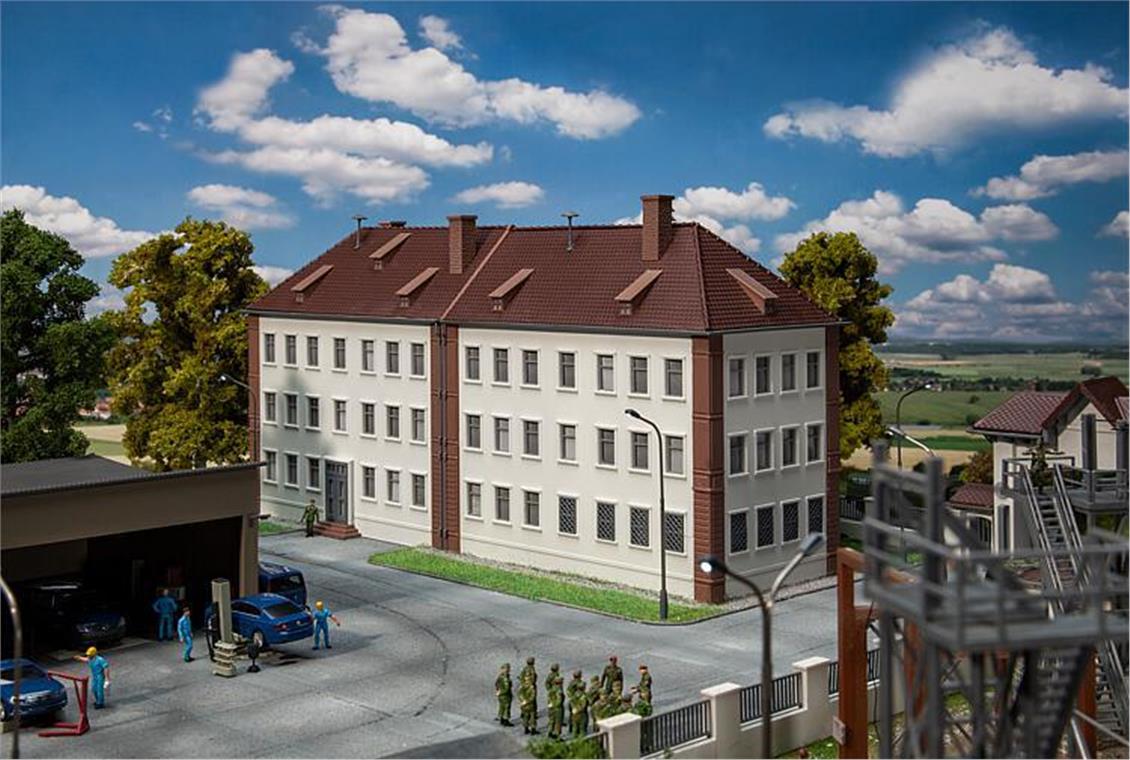 Faller 144101 1/87 3 Katlı Bina Demonte Plastik Maketi