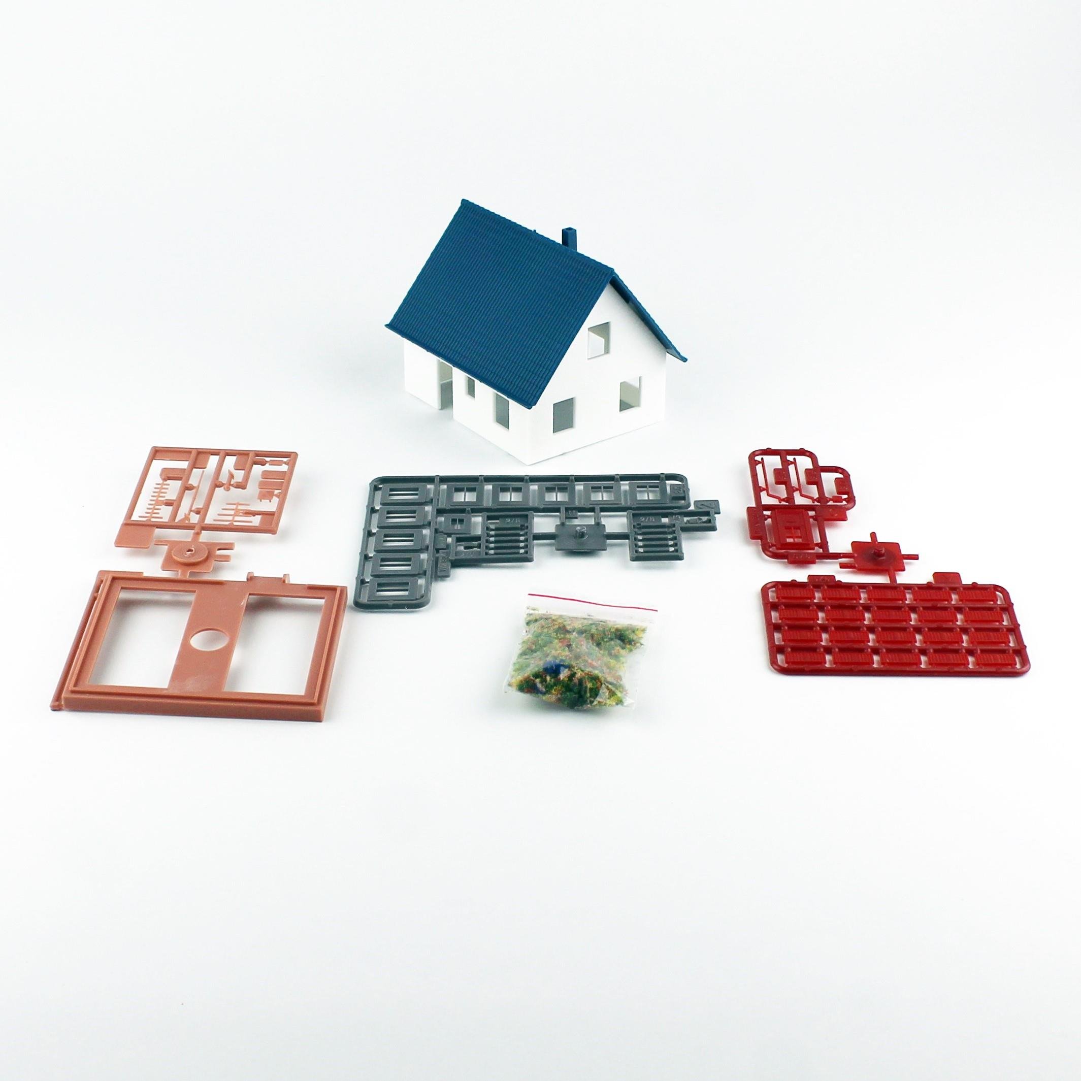 Faller 190515 1/87 Ölçek, Mavi Çatılı Müstakil Ev, Plastik Model Kiti