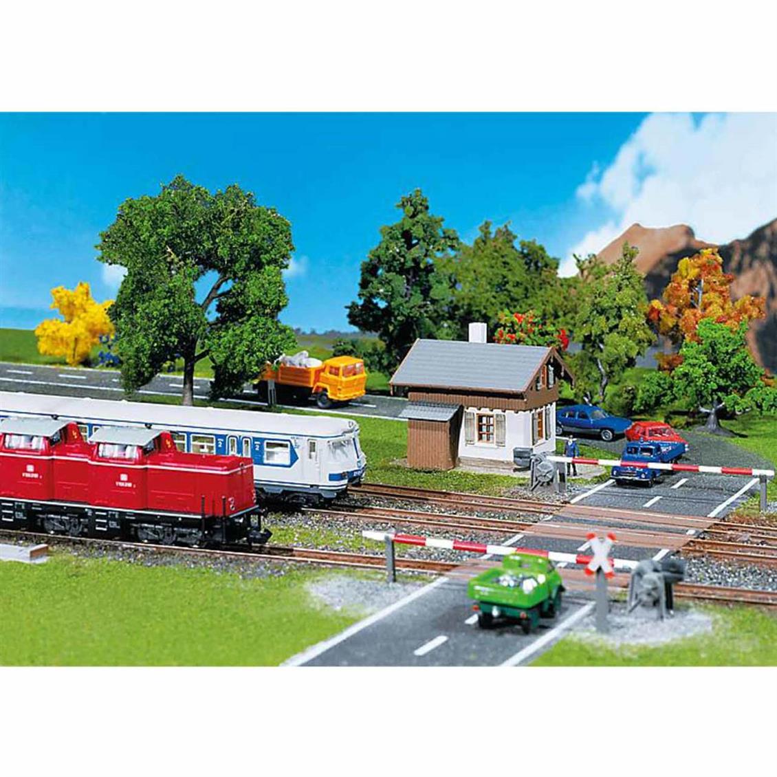 Faller 222174 1/160 Hemzemin Geçit, Bariyerli,Çift Hatlı Demonte Plastik Maketi