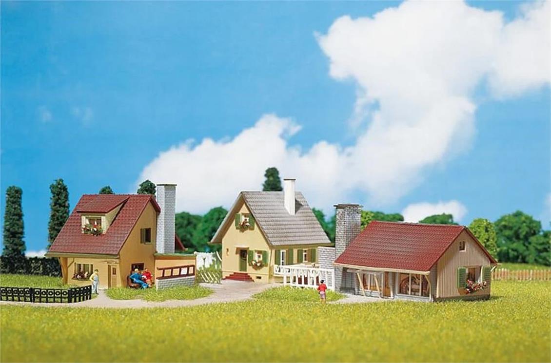 Faller 232221 1/160 Banliyö Evleri ( 3 Adet ) Demonte Plastik Maketi