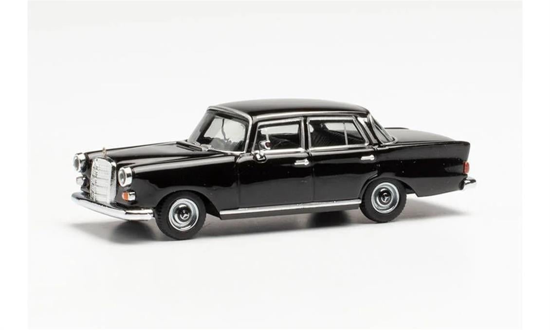 Herpa 420457 1/87 Ölçek MB 200 W110 Kırlangıç Kasa, Siyah, Sergilemeye Hazır Model Araç