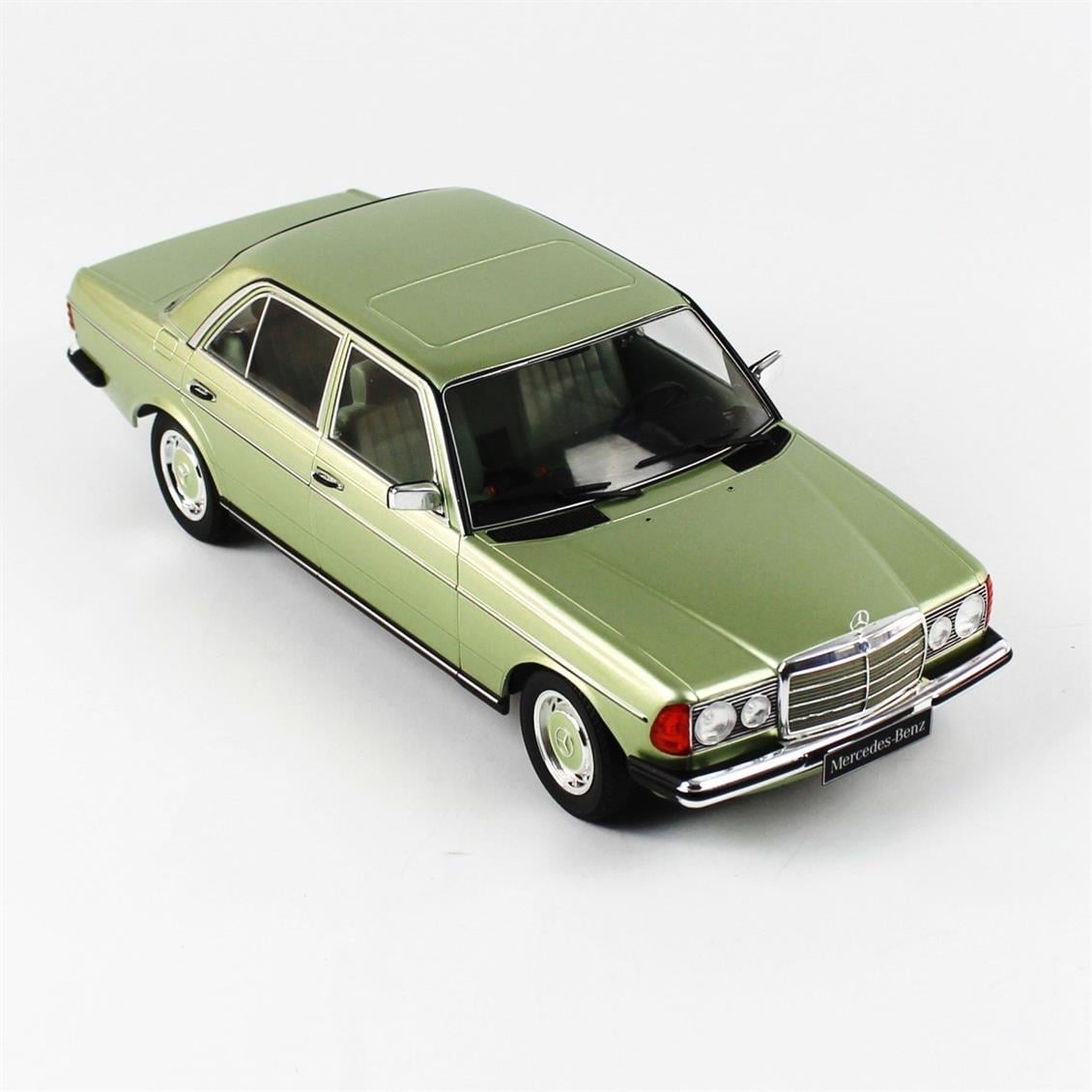 KKscale 180353 1/18 1977 Mercedes Benz 230E W123, Metalik Açık Yeşil, Sergilemeye Hazır Metal Araba Modeli