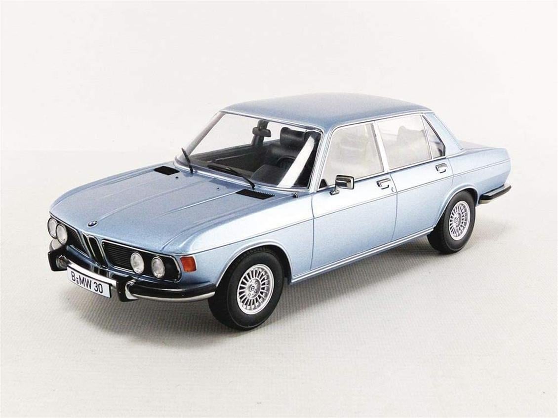 KKscale 180401 1/18 1971 Bmw 3.0 E3 2.Seri, Metalik Açık Mavi, Sergilemeye Hazır Metal Araba Modeli