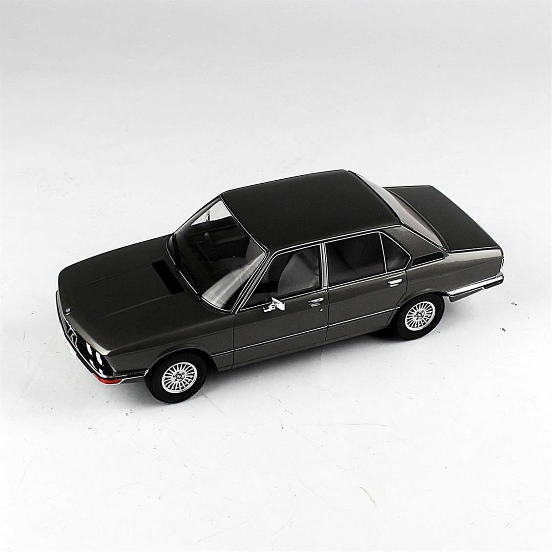 MCG 18121 1/18 1973 Bmw 5ER, E12, Antrasit, Sergilemeye Hazır Metal Araba Modeli