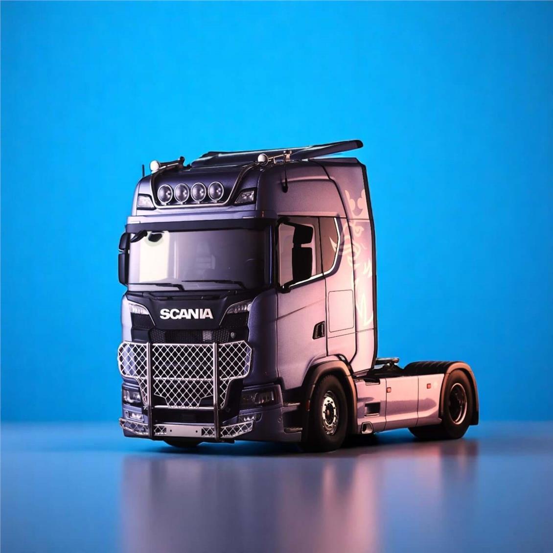 NZG 1019/22 1/18 Ölçek, Scania V8 730S Çekici (Fiction Mavi), Sergilemeye Hazır Metal Minibüs Modeli