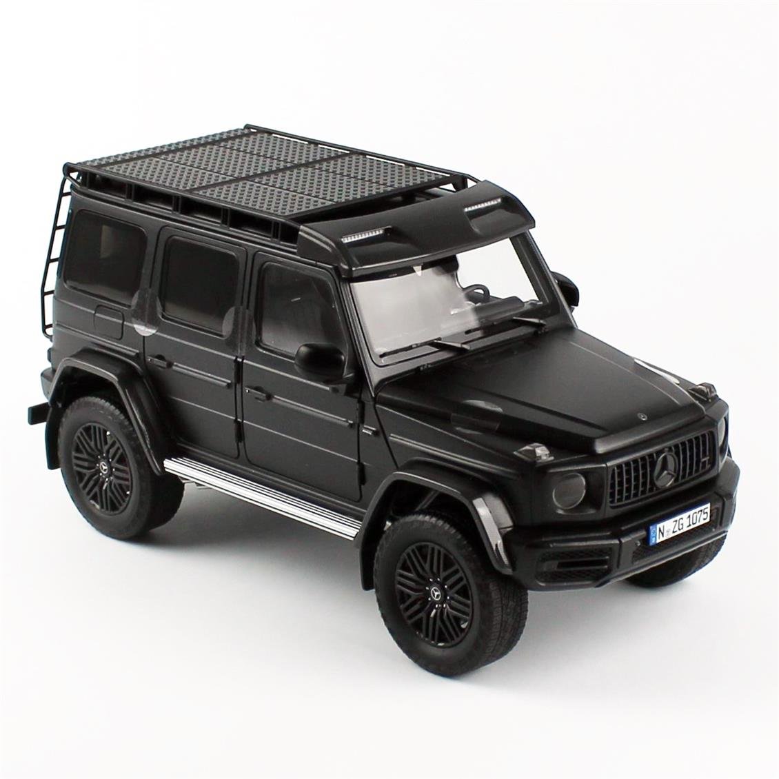NZG 1075-1/50 1/18 Ölçek, Mercedes-AMG G 63 Arazi Aracı, Gece Siyahı, Sergilemeye Hazır Metal Model