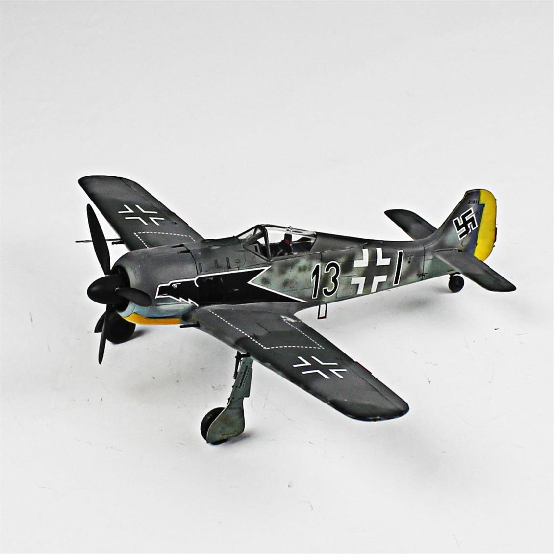 QD023 1/48 Focke-Wulf 190 A-5 Sergilemeye Hazır Plastik Uçak Maketi