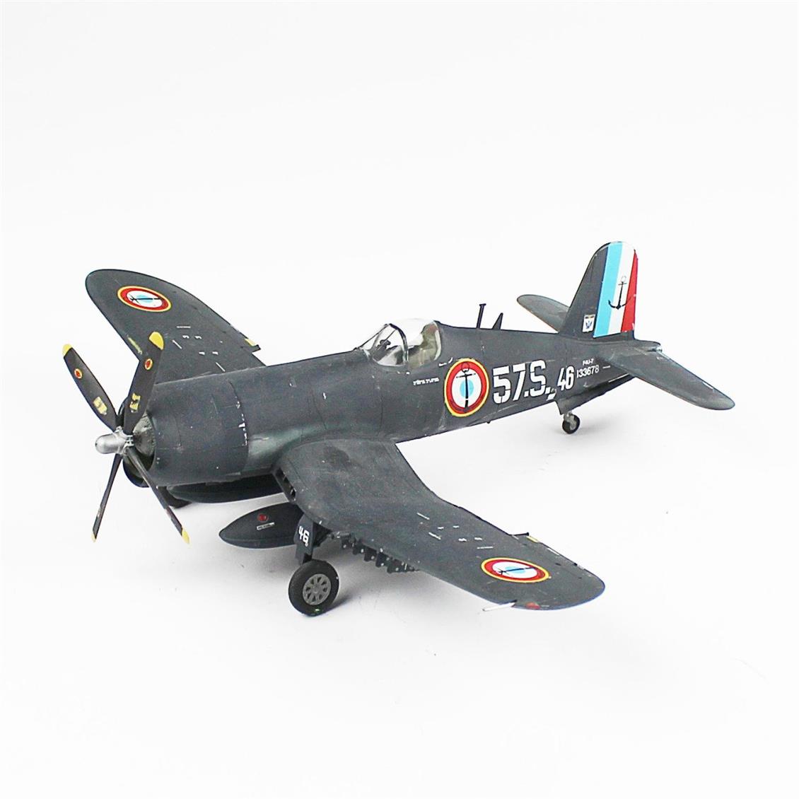 QD025 1/48 F4U5N Corsair Sergilemeye Hazır Plastik Uçak Maketi