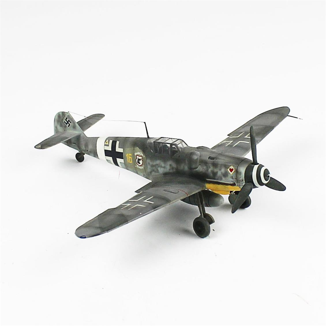 QD033 1/48 Messerschmitt Bf 109 G-6 Sergilemeye Hazır Plastik Uçak Maketi
