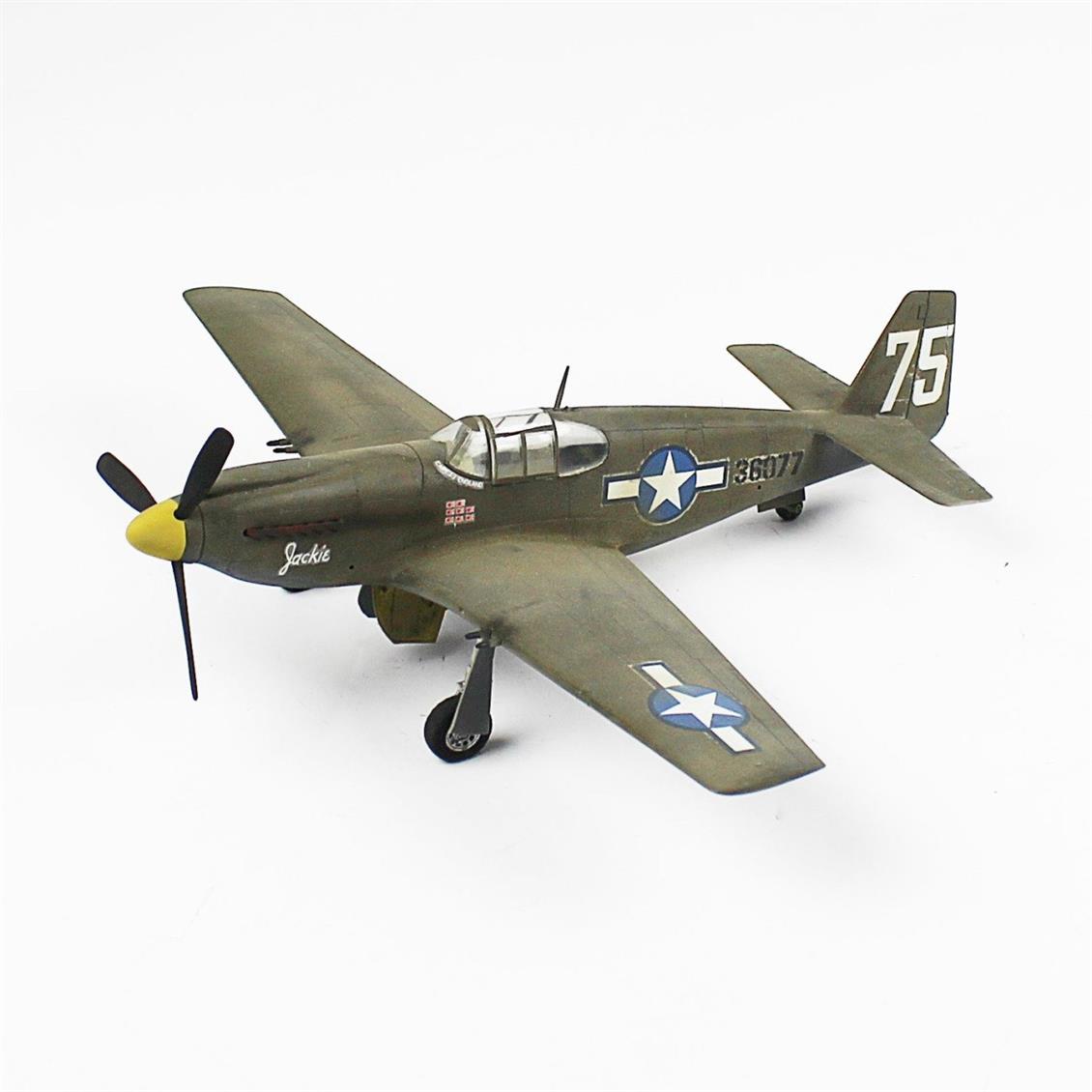QD035 1/48 P-51C Mustang Sergilemeye Hazır Plastik Uçak Maketi