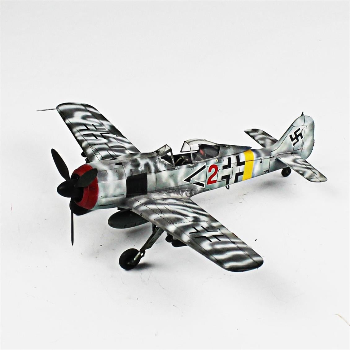 QD037 1/48 Focke-Wulf 190 A-8 Sergilemeye Hazır Plastik Uçak Maketi