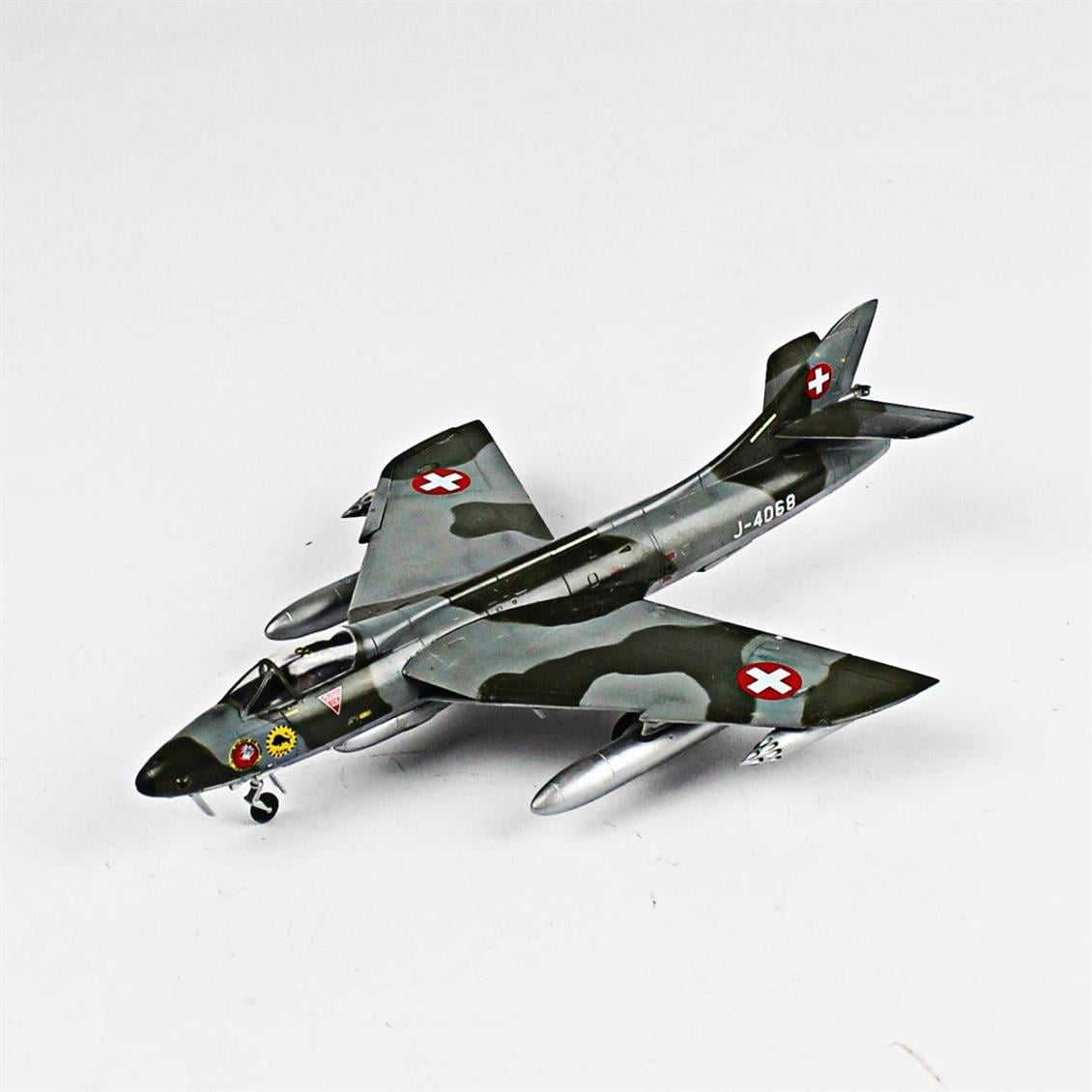 QD052 1/72 Hawker Hunter Sergilemeye Hazır Plastik Uçak Maketi