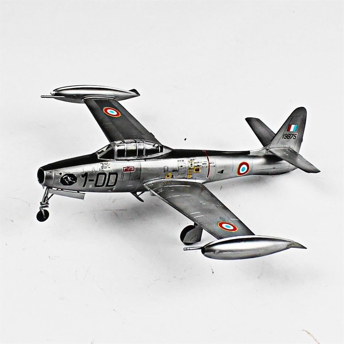 QD058 1/72 F-84G Thunderjet Sergilemeye Hazır Plastik Uçak Maketi