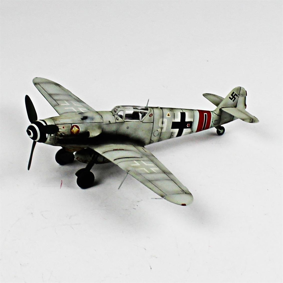 QD079 1/48 Messerschmitt Bf 109 G-10 Sergilemeye Hazır Plastik Uçak Maketi