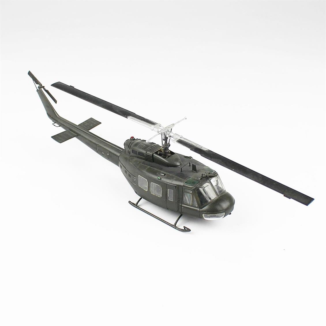 QD101 1/48 AB-205 Sergilemeye Hazır Plastik Uçak Maketi