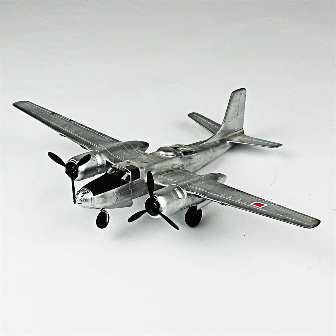 QD104 1/72 A-26B Invader Sergilemeye Hazır Plastik Uçak Maketi