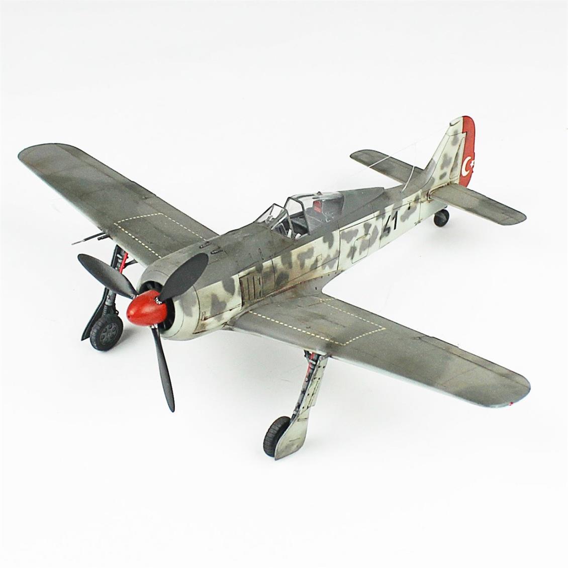 QD117 1/48 Focke-Wulf 190 A-3 Sergilemeye Hazır Plastik Uçak Maketi
